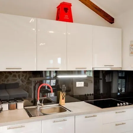 Ferienhaus Mit Privatpool Fur 4 Personen 1 Kind Ca 90 Qm In Sibenik, Dalmatien Norddalmatien