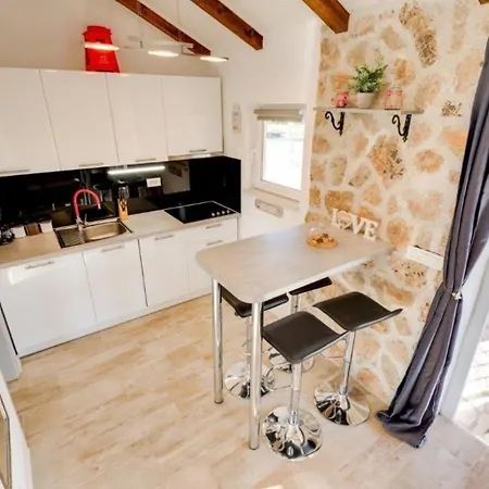 Ferienhaus Mit Privatpool Fur 4 Personen 1 Kind Ca 90 Qm In Sibenik, Dalmatien Norddalmatien Holiday home *