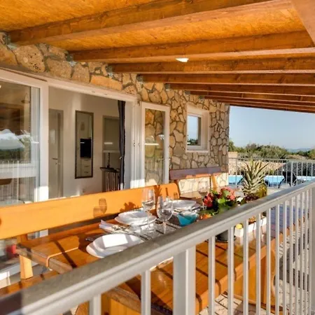 Ferienhaus Mit Privatpool Fur 4 Personen 1 Kind Ca 90 Qm In Sibenik, Dalmatien Norddalmatien