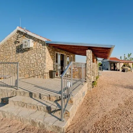 Ferienhaus Mit Privatpool Fur 4 Personen 1 Kind Ca 90 Qm In Sibenik, Dalmatien Norddalmatien Sibenik